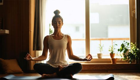 Güne Enerjik Başlayan Yoga Serisi: Kısa ve Etkili Ev Yogası Rutinleri